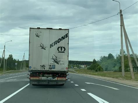 Значение наклейки вертолет на фуре