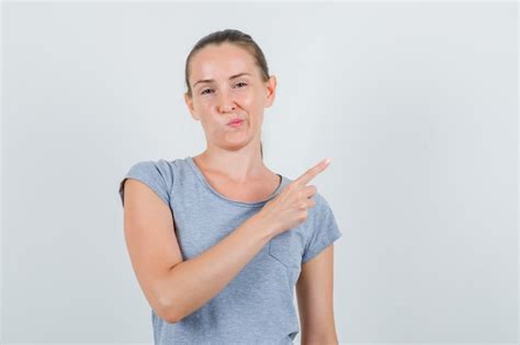 История происхождения жеста провести по подбородку рукой