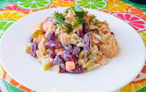 Питательный салат с замороженной морковью и орехами