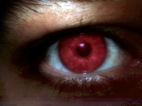 Психологические последствия для людей, фотографирующих себя с выколотыми глазами