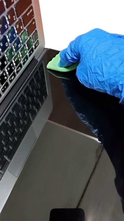 Этапы процесса удаления антибликового покрытия с очков