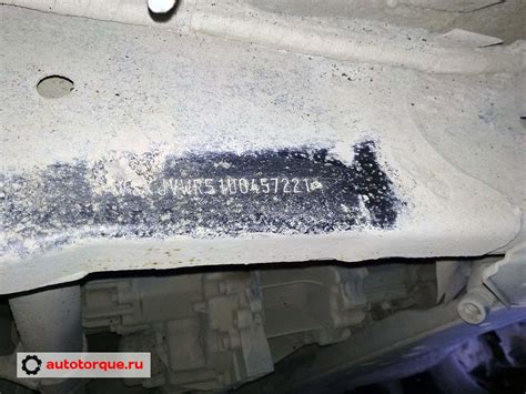 Где находится номер двигателя на Nissan Pathfinder