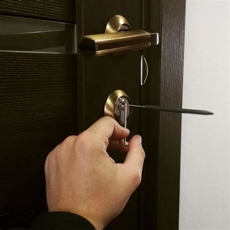 Как получить первый ключ от двери