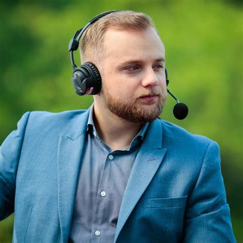 Сергей "Sm1Ley" Рашевский: комментатор и эксперт Dota 2