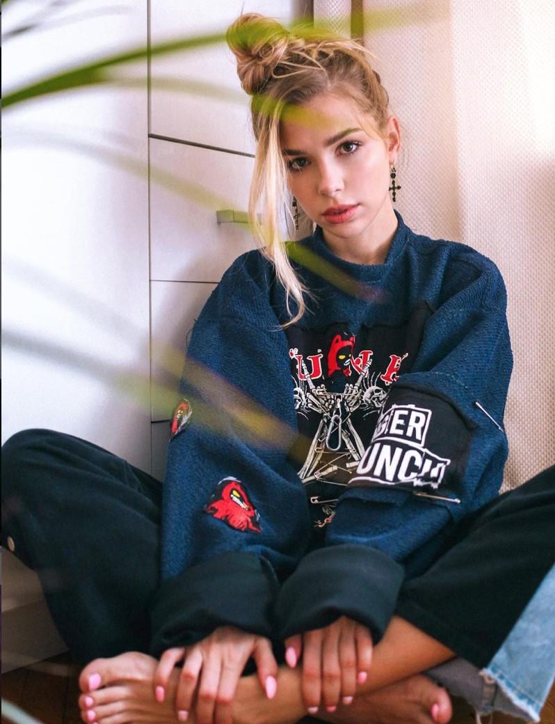 Полина Савекина блогер