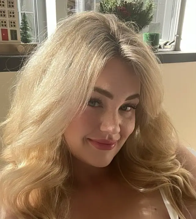 Аделина Манаут 2